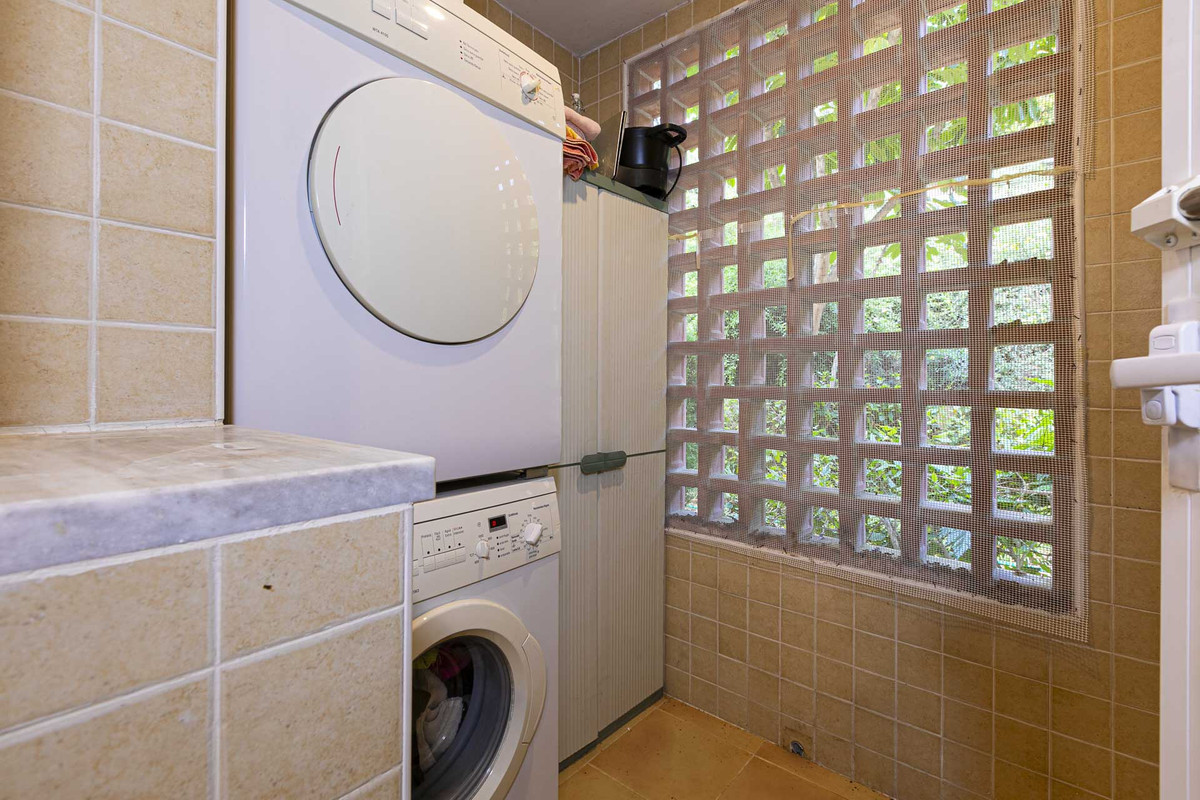 74377c94d9ec2b12616c8f2503eb7de0 - 27