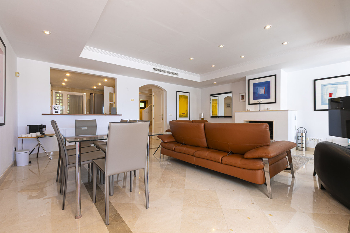 74377c94d9ec2b12616c8f2503eb7de0 - 30