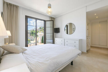 74377c94d9ec2b12616c8f2503eb7de0 - 33