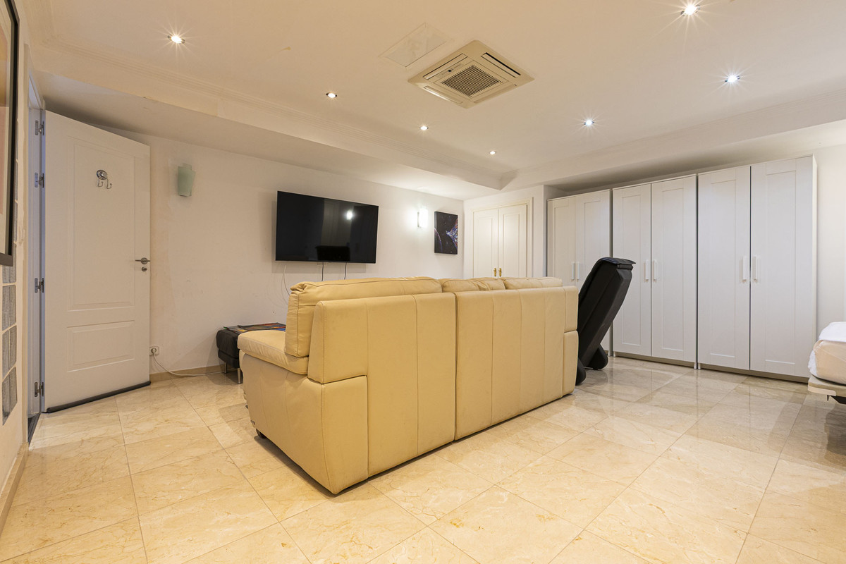 74377c94d9ec2b12616c8f2503eb7de0 - 49