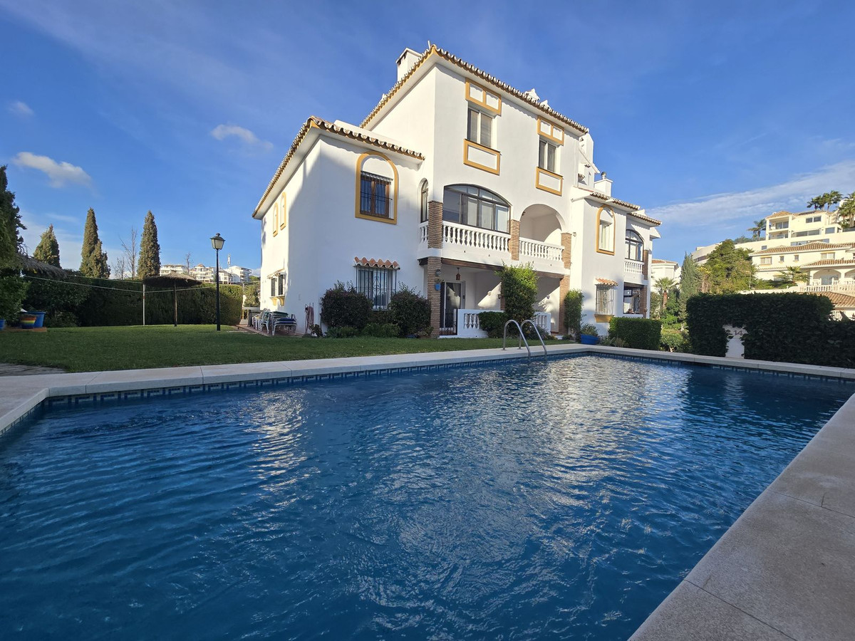 75d89ede1384f3a0eb06797e514ed62c - 1