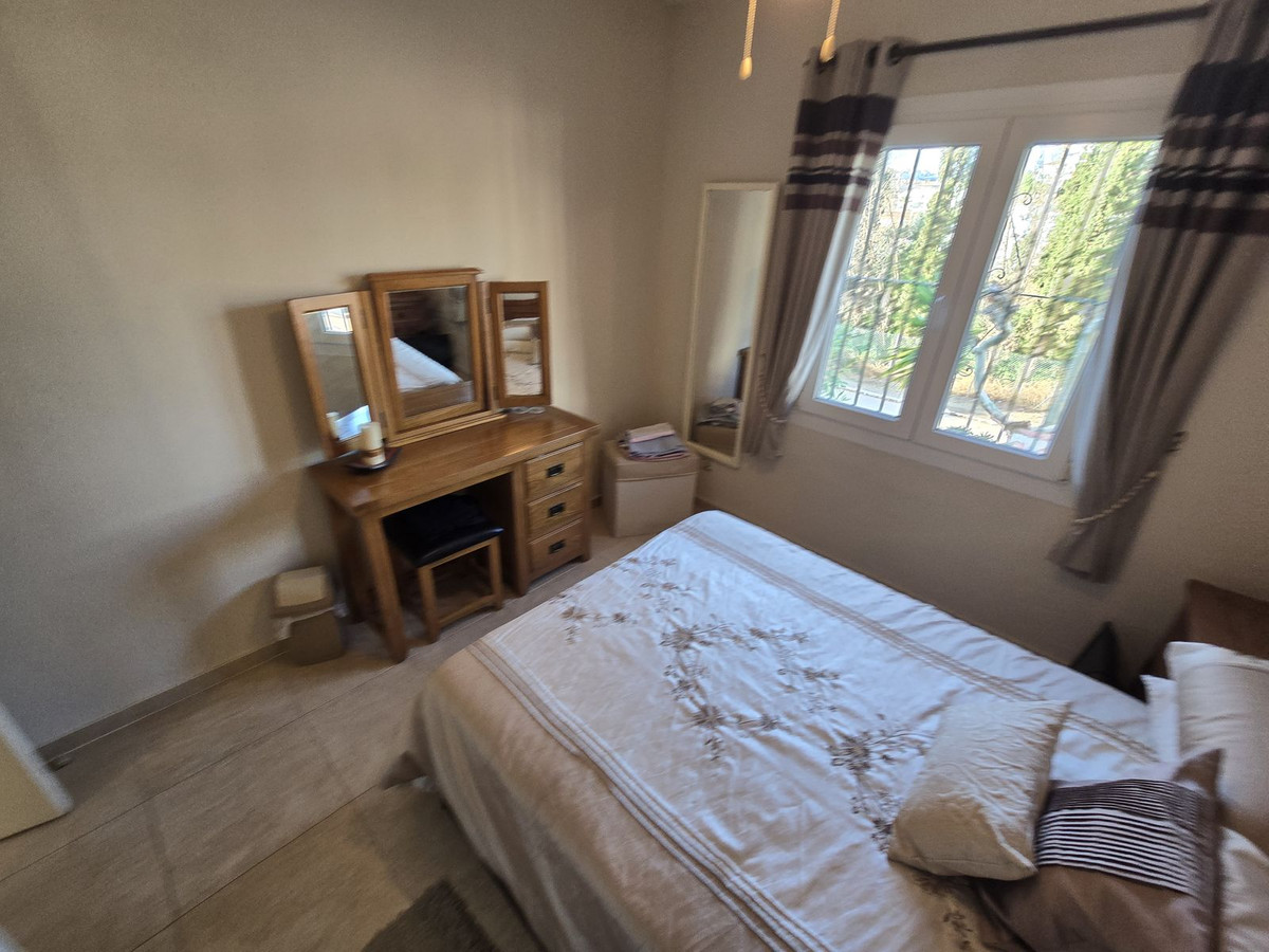 75d89ede1384f3a0eb06797e514ed62c - 12