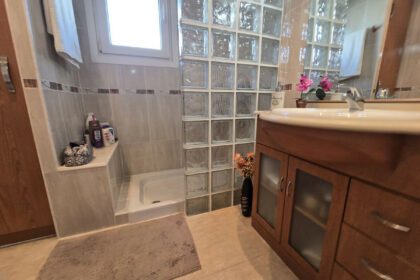 75d89ede1384f3a0eb06797e514ed62c - 18