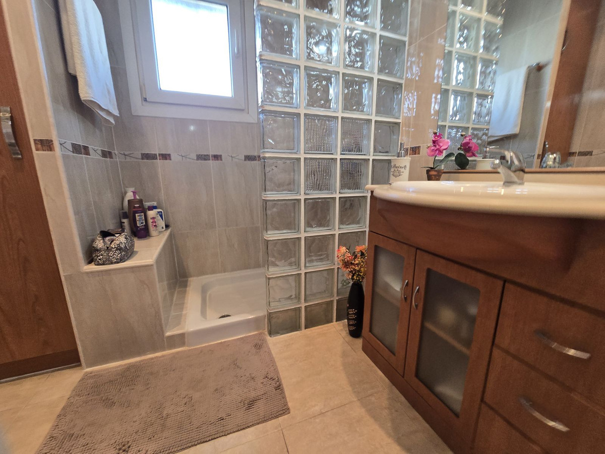 75d89ede1384f3a0eb06797e514ed62c - 18