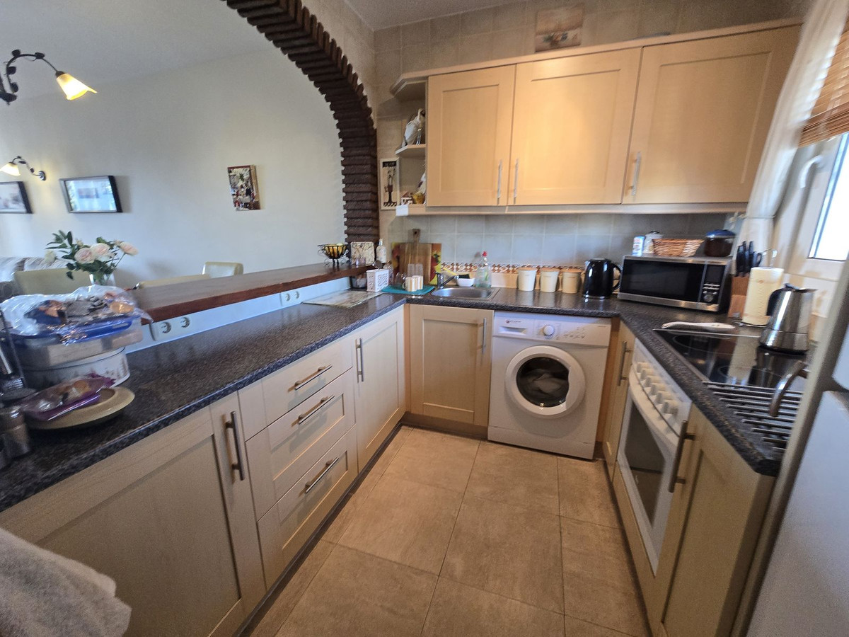 75d89ede1384f3a0eb06797e514ed62c - 24