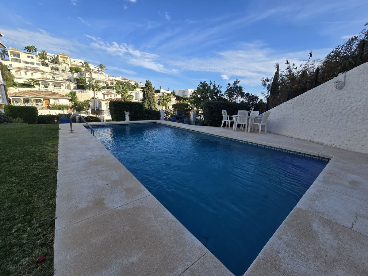 75d89ede1384f3a0eb06797e514ed62c - 25