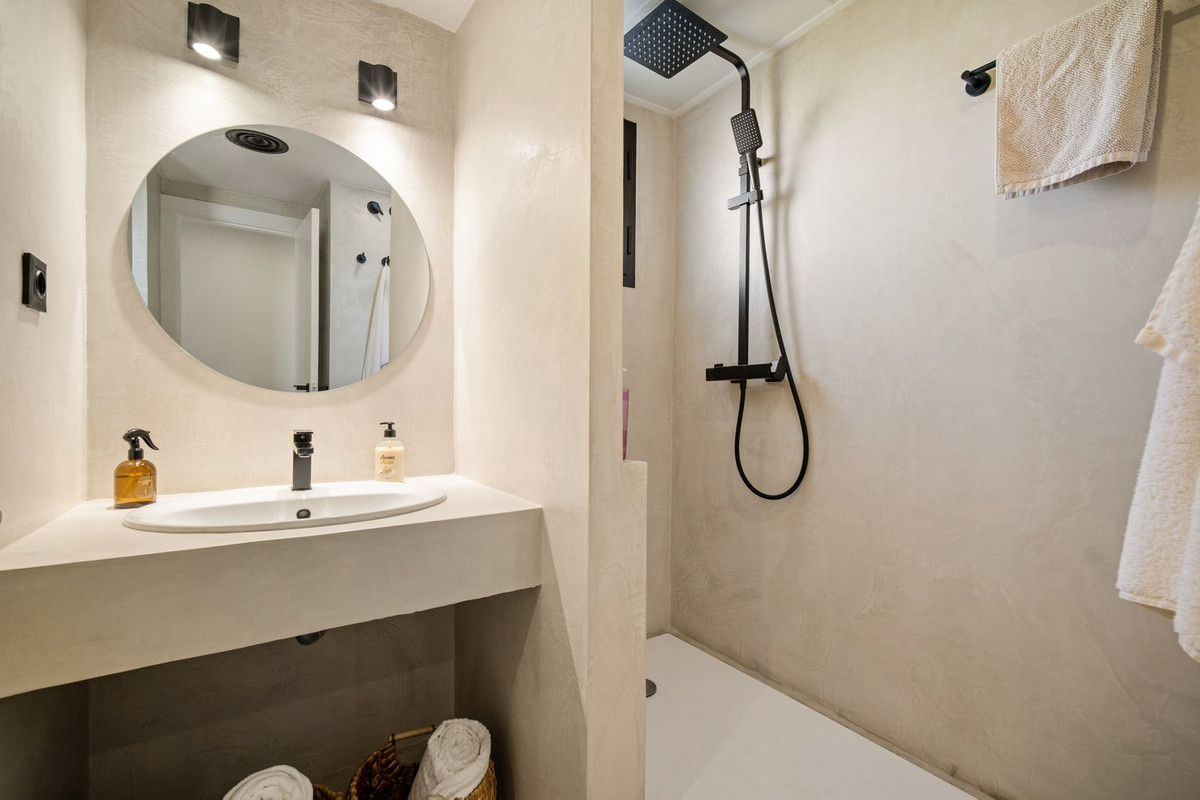 78c1b63a5405bb98a0ec7dff42188541 - 18