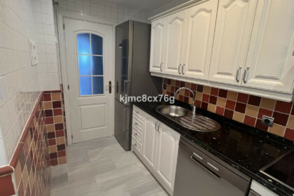 7aa52a33f0f6d91d6201f0047fc83a8b - 12