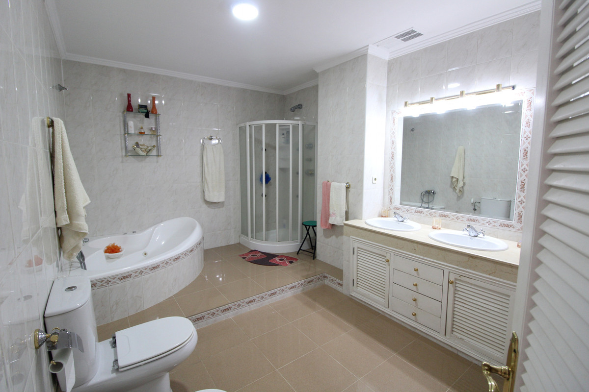 7d96b9362b7740653a54316185d652e9 - 18