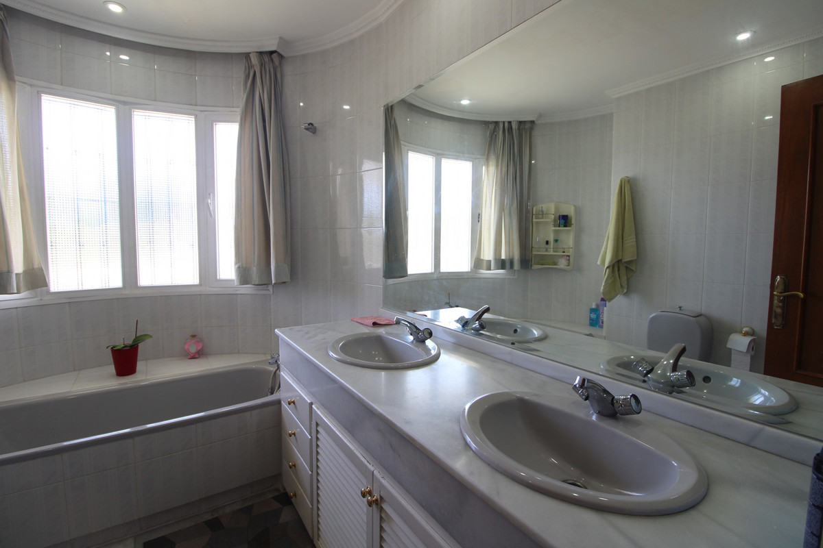 7d96b9362b7740653a54316185d652e9 - 21