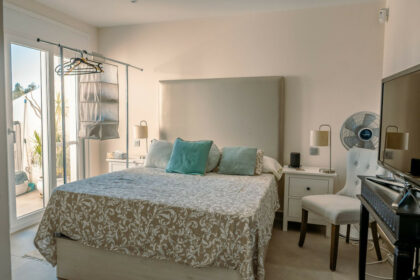 7e08091ada4d9040791396bc92c00932 - 8