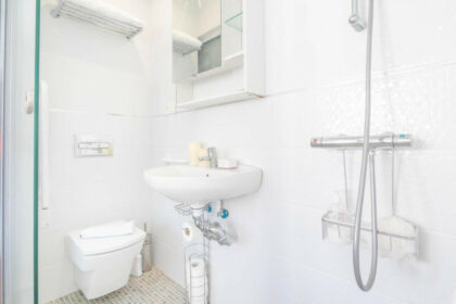 7e7180672431e68d24b5804ca667ab4e - 19