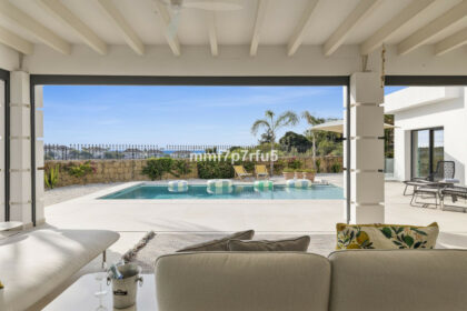 8108e9671f8ff5d3699f0d69970ba7ad - 19