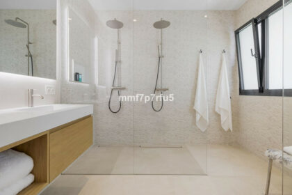 8108e9671f8ff5d3699f0d69970ba7ad - 23