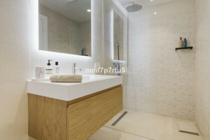 8108e9671f8ff5d3699f0d69970ba7ad - 31