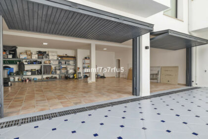 8108e9671f8ff5d3699f0d69970ba7ad - 32