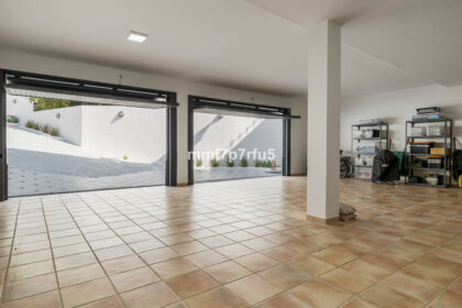 8108e9671f8ff5d3699f0d69970ba7ad - 33