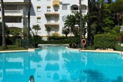 81b457ab061a231d6bf52e6bd8f6cfe6 - 1