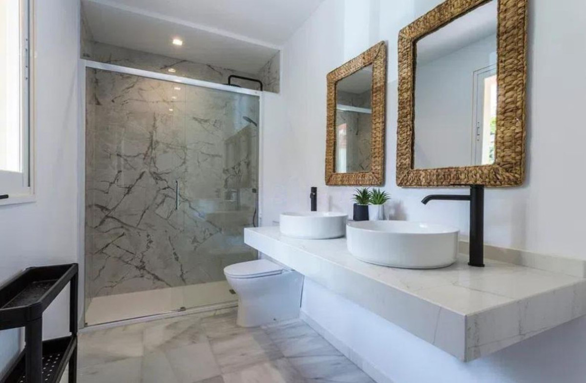 81d60cf7bbcf765be40e45e84a362ed3 - 11