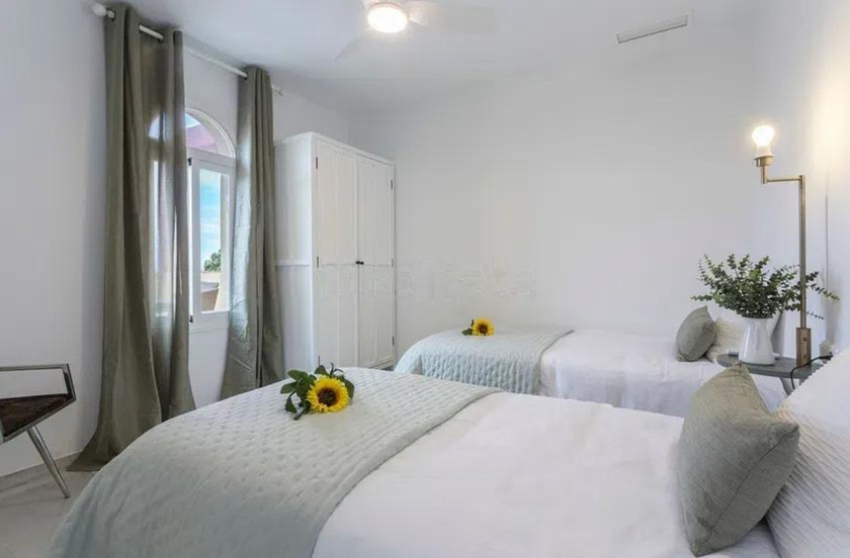 81d60cf7bbcf765be40e45e84a362ed3 - 13