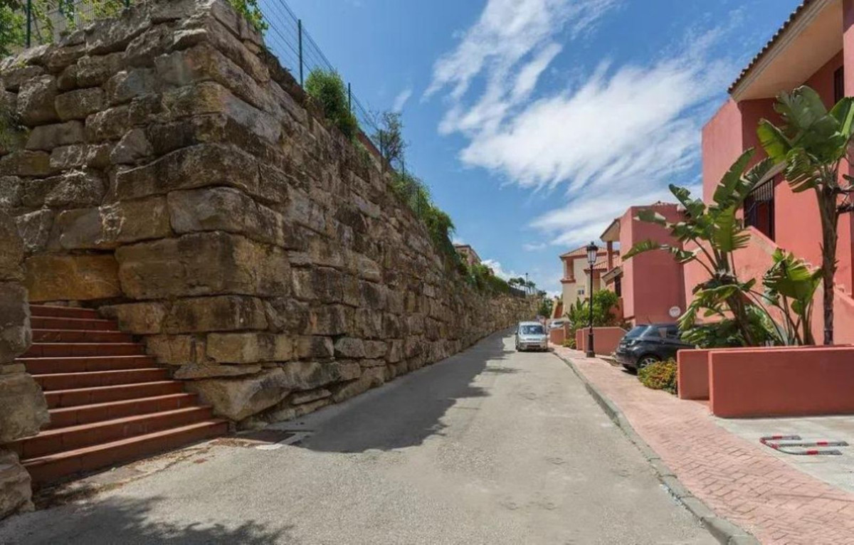 81d60cf7bbcf765be40e45e84a362ed3 - 15