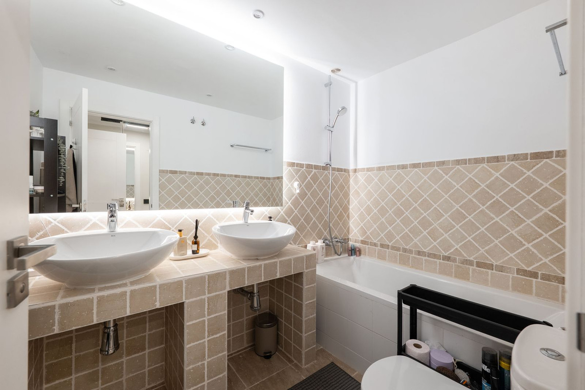 81d826a6377c6477e9d2a9be93f0773c - 13