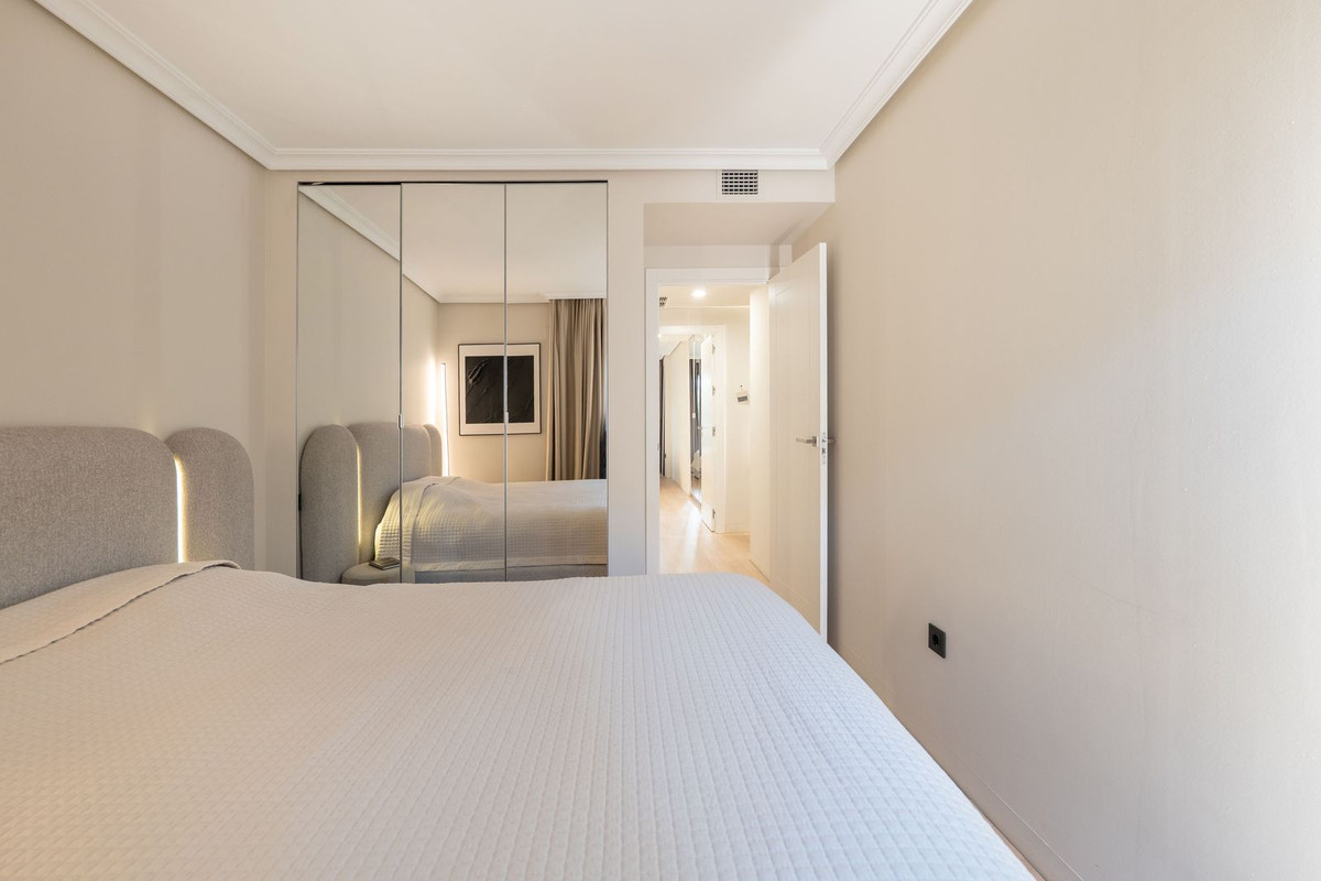 81d826a6377c6477e9d2a9be93f0773c - 18