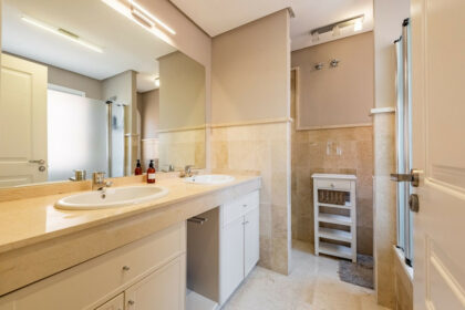 82e2d07483f6a8d3c90050cc5c1995e0 - 19