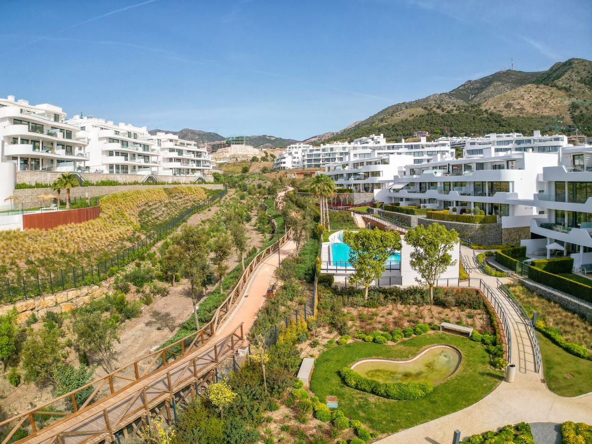 83f6a1764bca8d4bd450fdd17392e3f7 - 29