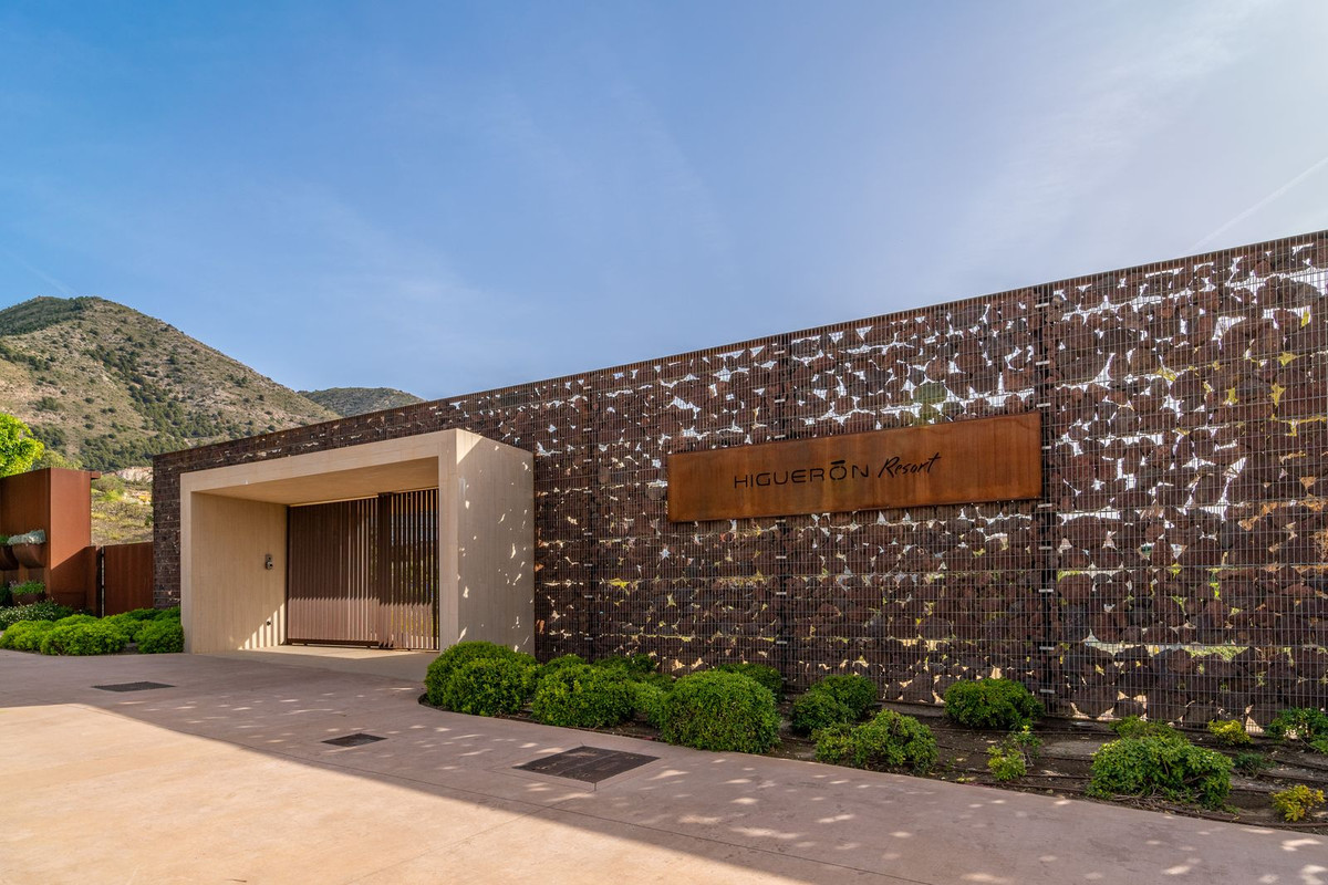 83f6a1764bca8d4bd450fdd17392e3f7 - 31