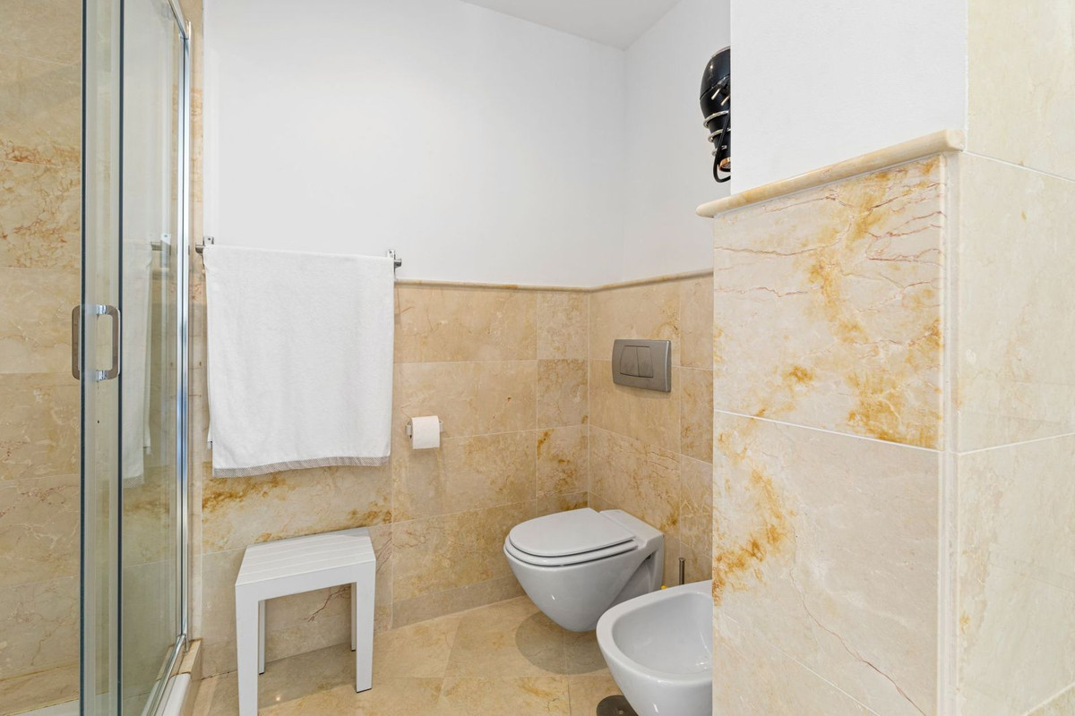 843df6b876a028d78e46248e809905d6 - 26