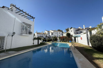 8b41fe39711640dd9a34e83665fa6370 - 24