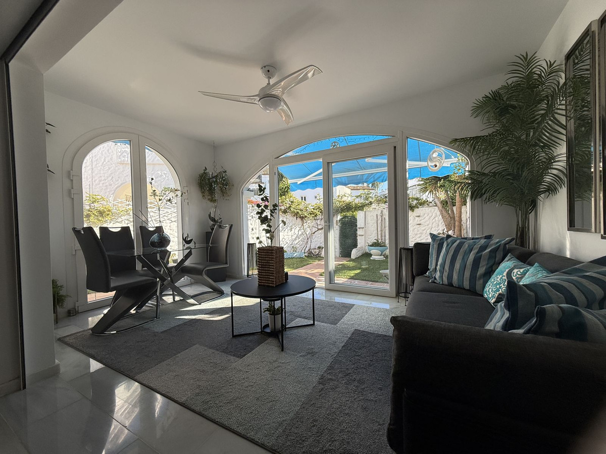 8b41fe39711640dd9a34e83665fa6370 - 26