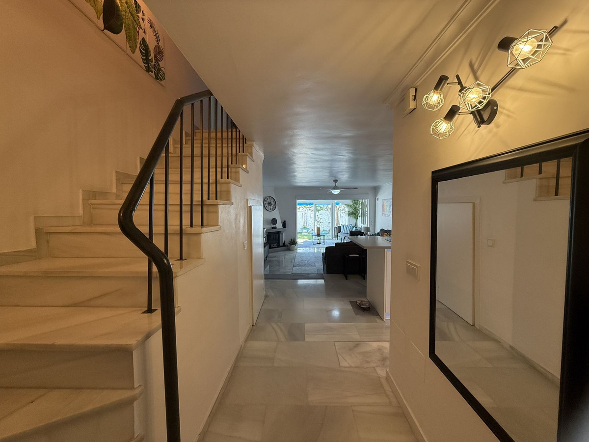 8b41fe39711640dd9a34e83665fa6370 - 32