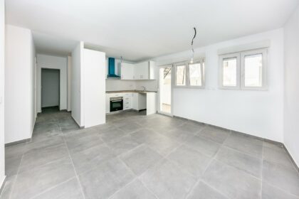 8c081abe99ced93548ba198a90ad56e5 - 7