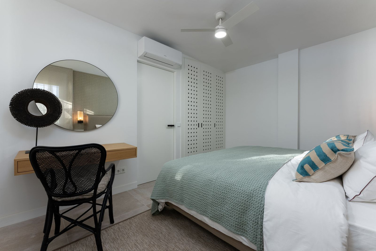 8c0ff1b00700b896f2bd573d06ad8e13 - 18