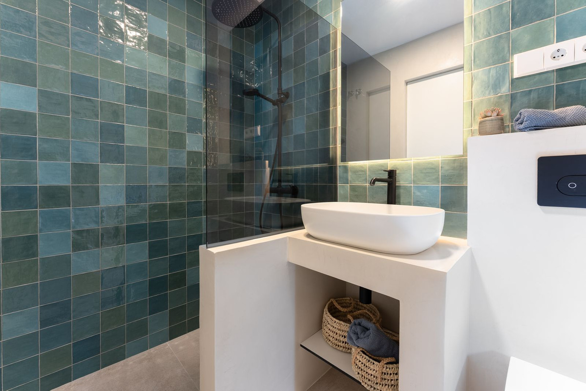 8c0ff1b00700b896f2bd573d06ad8e13 - 19