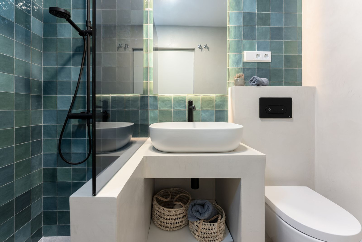 8c0ff1b00700b896f2bd573d06ad8e13 - 20