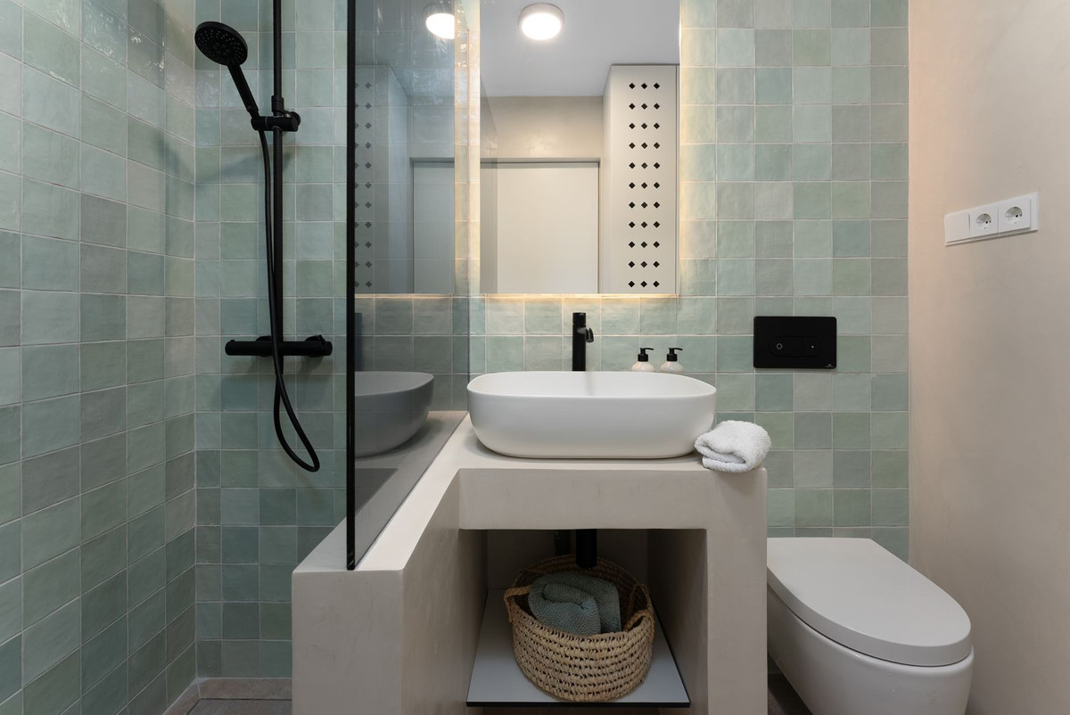 8c0ff1b00700b896f2bd573d06ad8e13 - 24