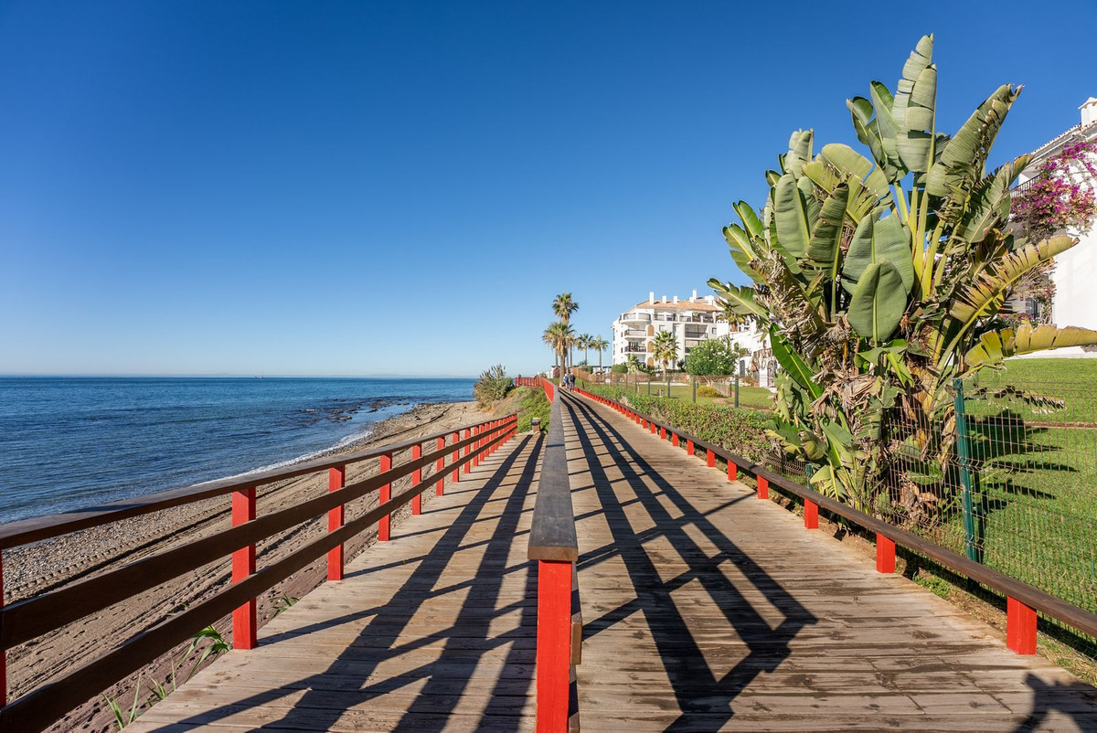 8c0ff1b00700b896f2bd573d06ad8e13 - 32