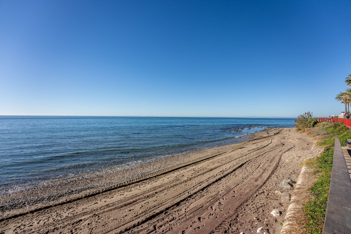 8c0ff1b00700b896f2bd573d06ad8e13 - 33