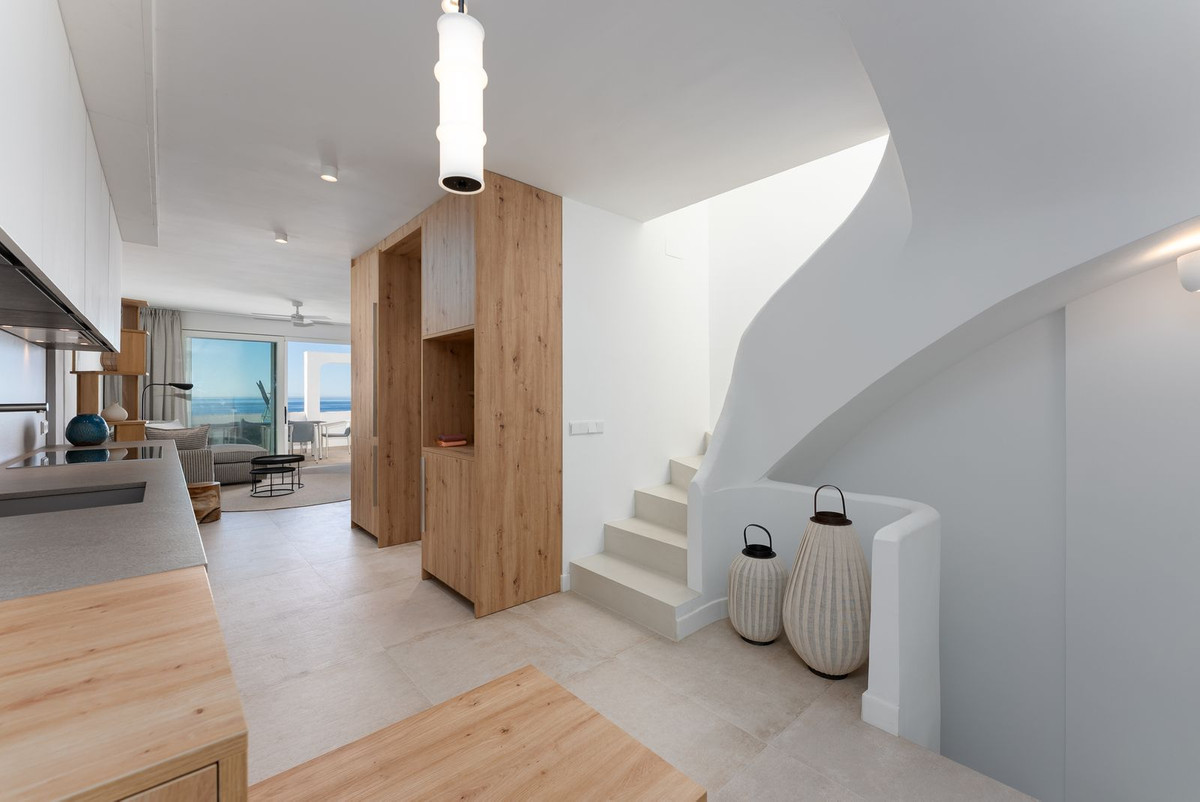 8c0ff1b00700b896f2bd573d06ad8e13 - 7