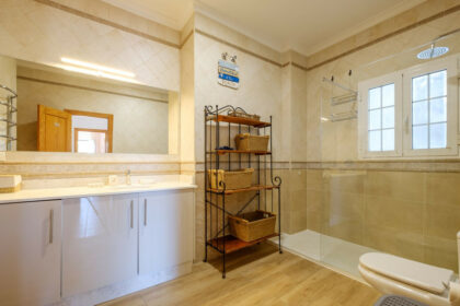 8c85808eae1602b1ebebe1650f832151 - 18