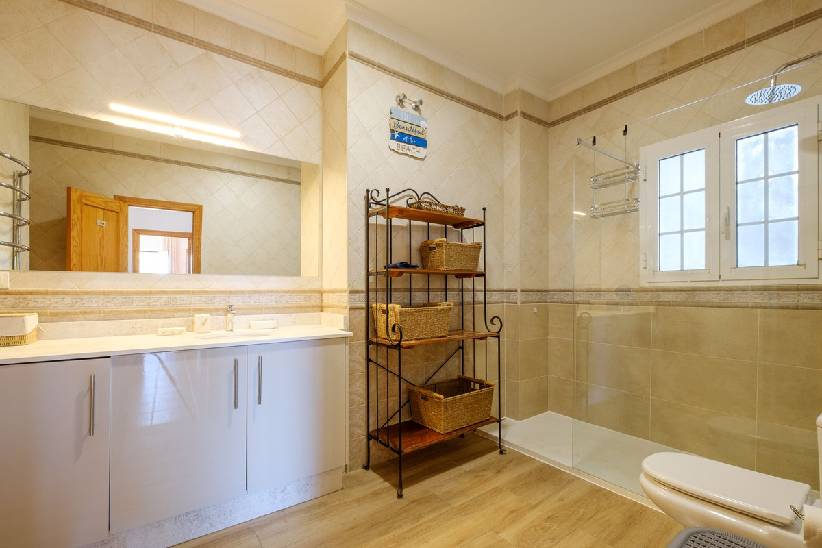 8c85808eae1602b1ebebe1650f832151 - 18