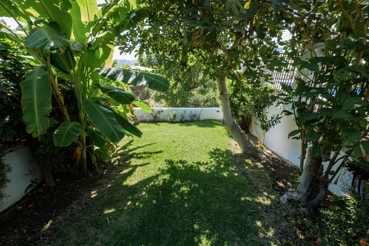 8c85808eae1602b1ebebe1650f832151 - 24