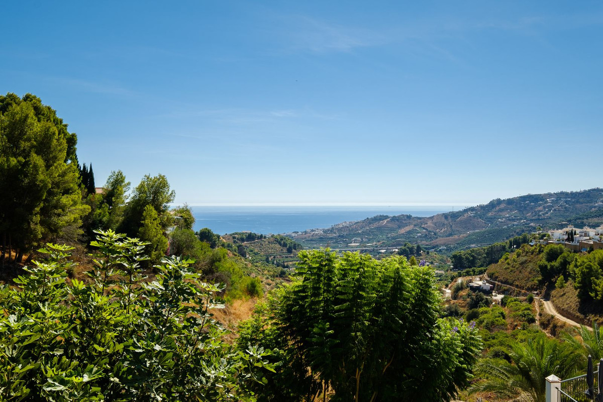 8c85808eae1602b1ebebe1650f832151 - 25