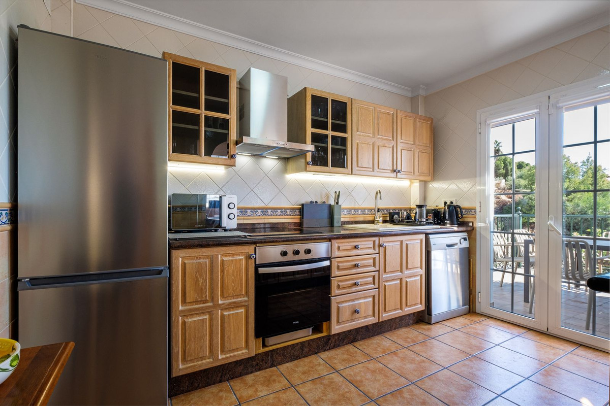 8c85808eae1602b1ebebe1650f832151 - 8