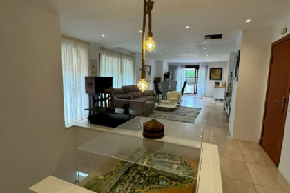 8c9701939f3b9c2b042eab23120055b7 - 15