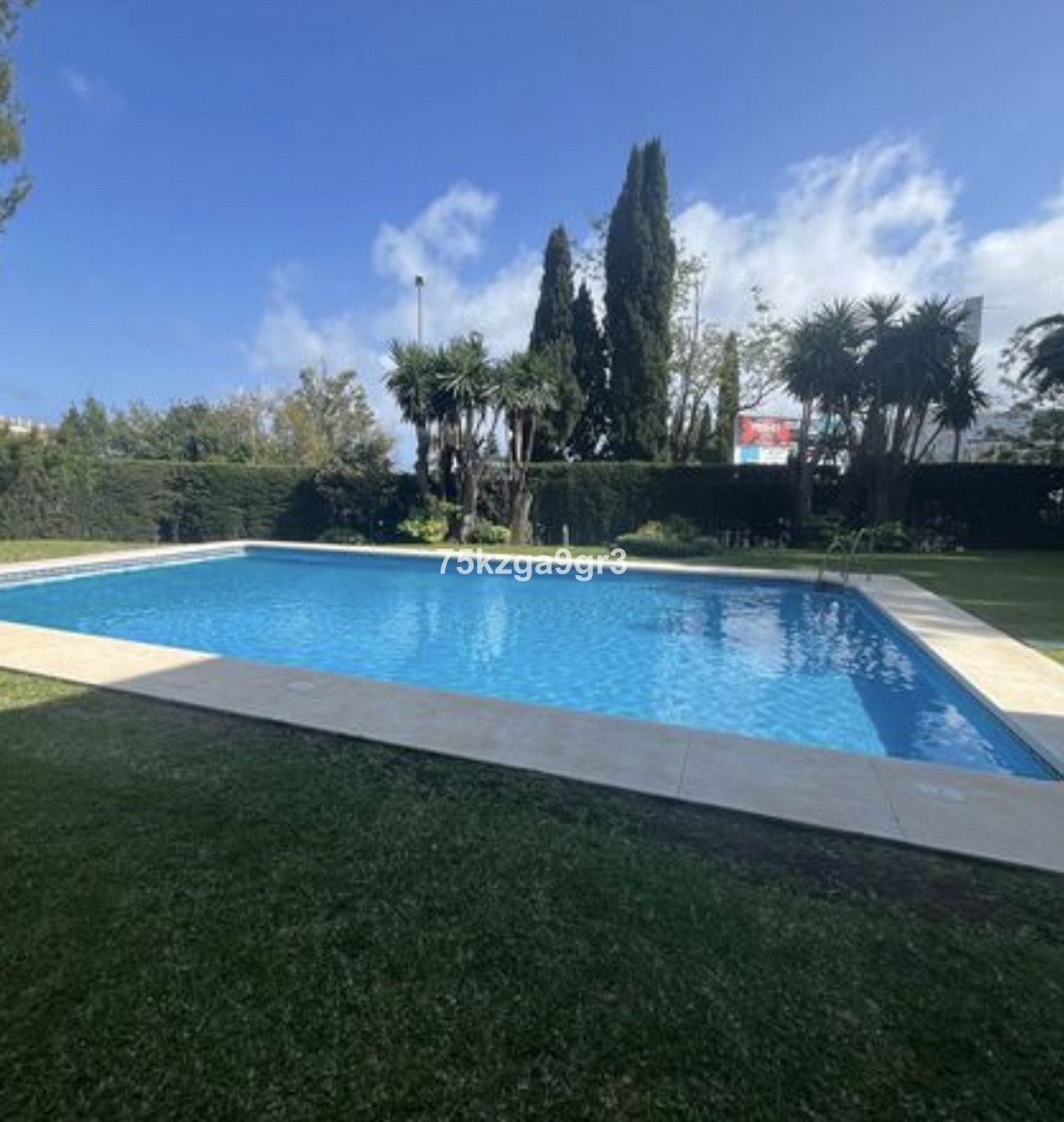 8e23e5eab4ff993287f54cad55417f93 - 1