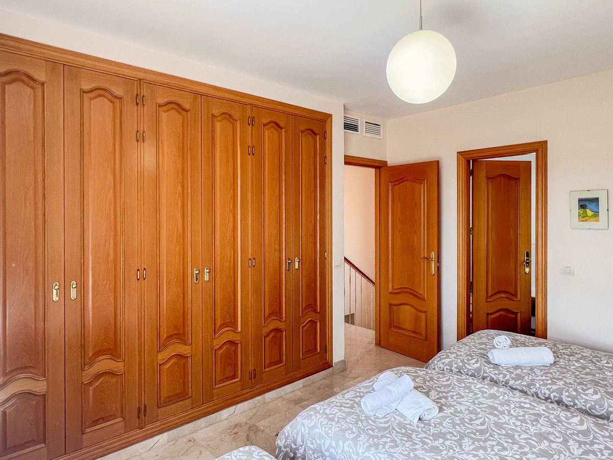 8e92c349921dfad38aa6db7129c12b6b - 18